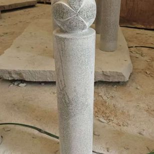 株洲 芝麻白花岗岩石材挡车石柱、停车柱、圆柱挡车柱、方柱挡车柱等