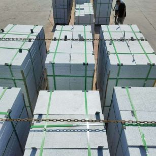 株洲 芝麻白花岗岩5公分地铺石 花岗岩厂家工厂装车日常