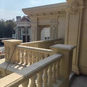 株洲 黄金麻别墅外墙干挂雕花配合阳台栏杆花瓶柱