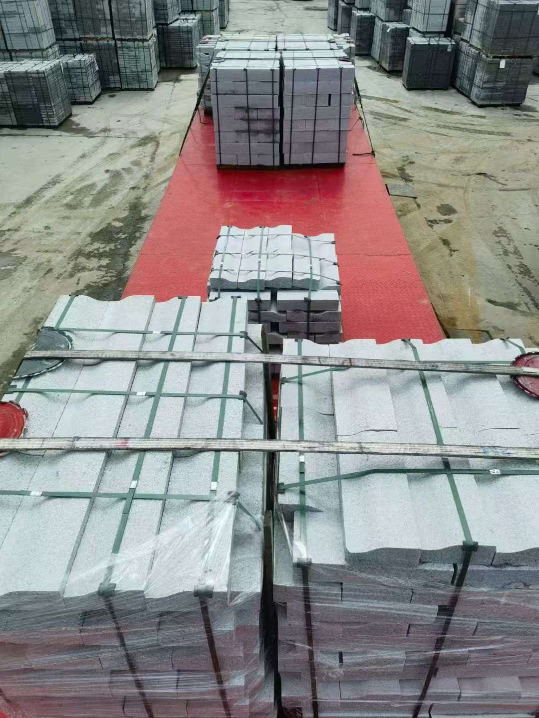 株洲 芝麻白仿形加直形路沿石出货日常