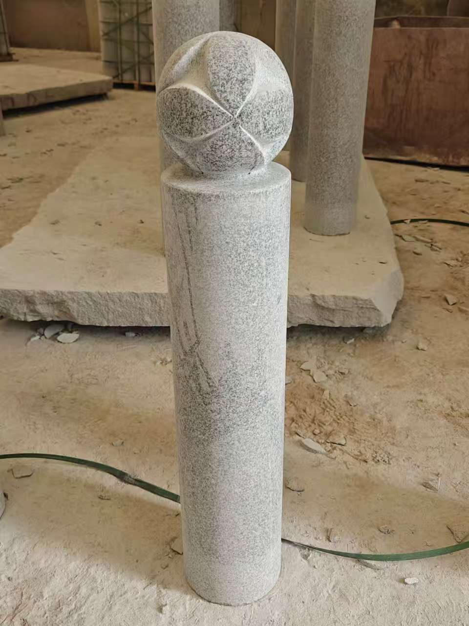 株洲 芝麻白花岗岩石材挡车石柱、停车柱、圆柱挡车柱、方柱挡车柱等