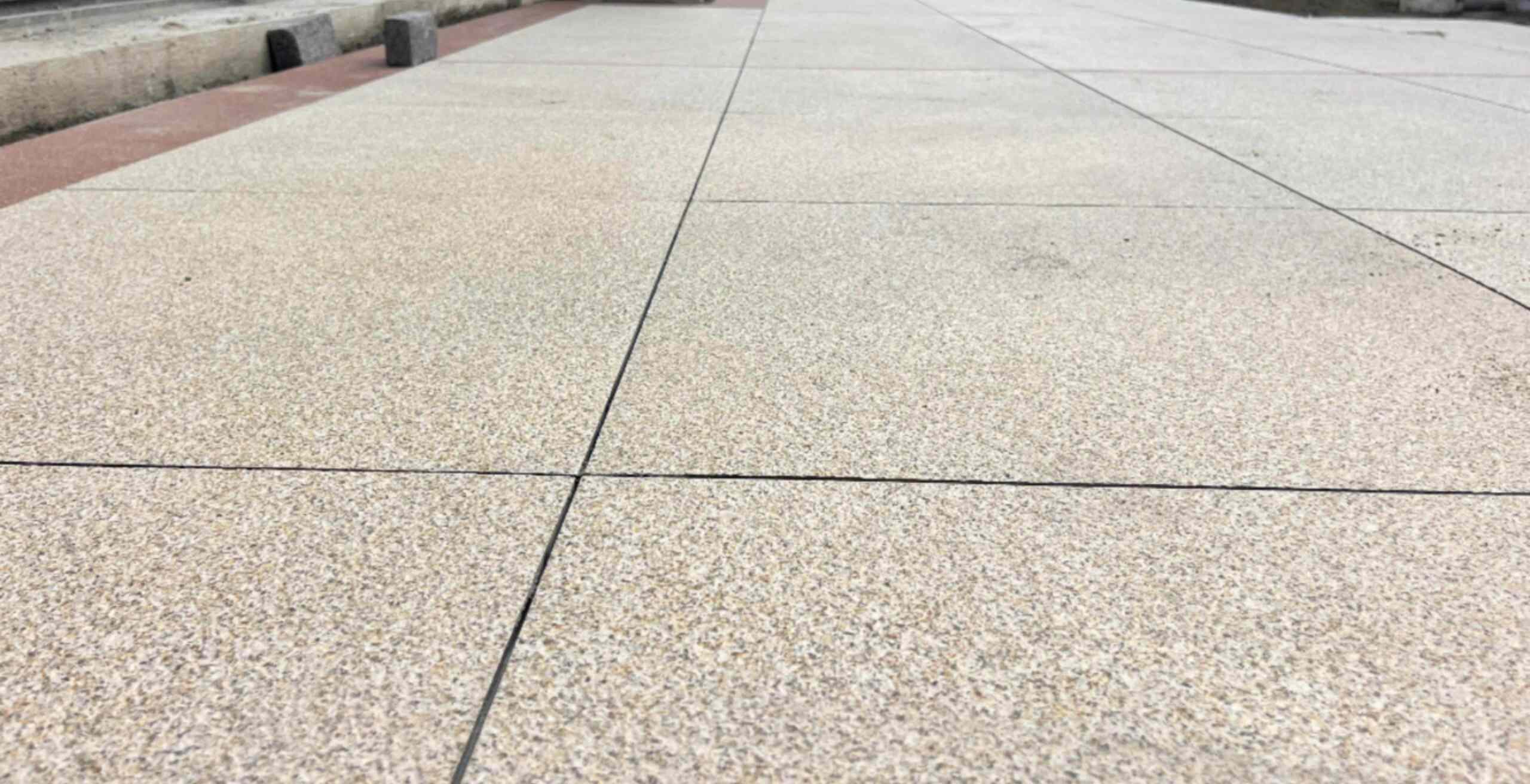 株洲 黄金麻花岗岩石板材荔枝面地面铺装效果