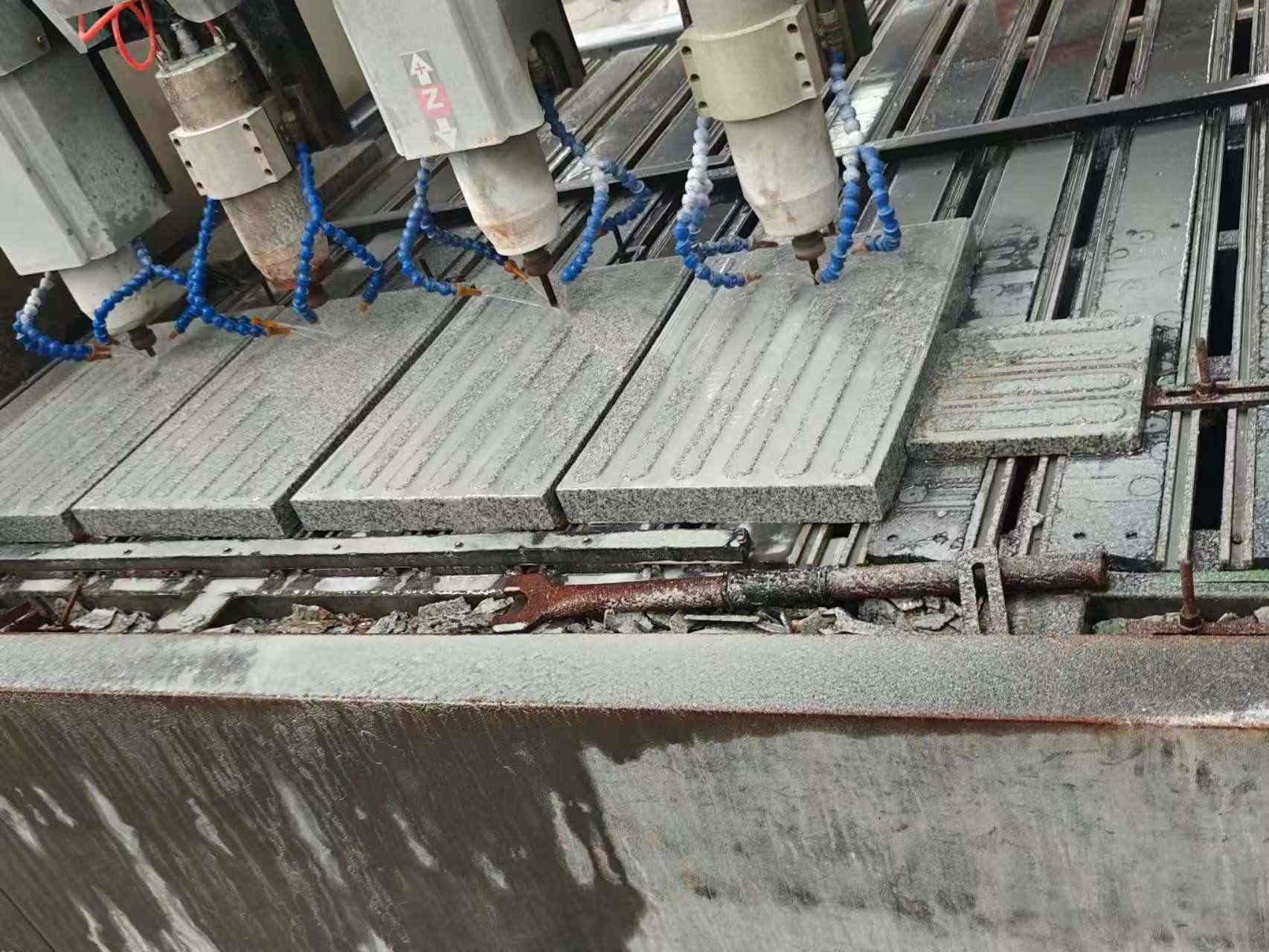 株洲 芝麻白花岗岩荔枝面盲道雕刻