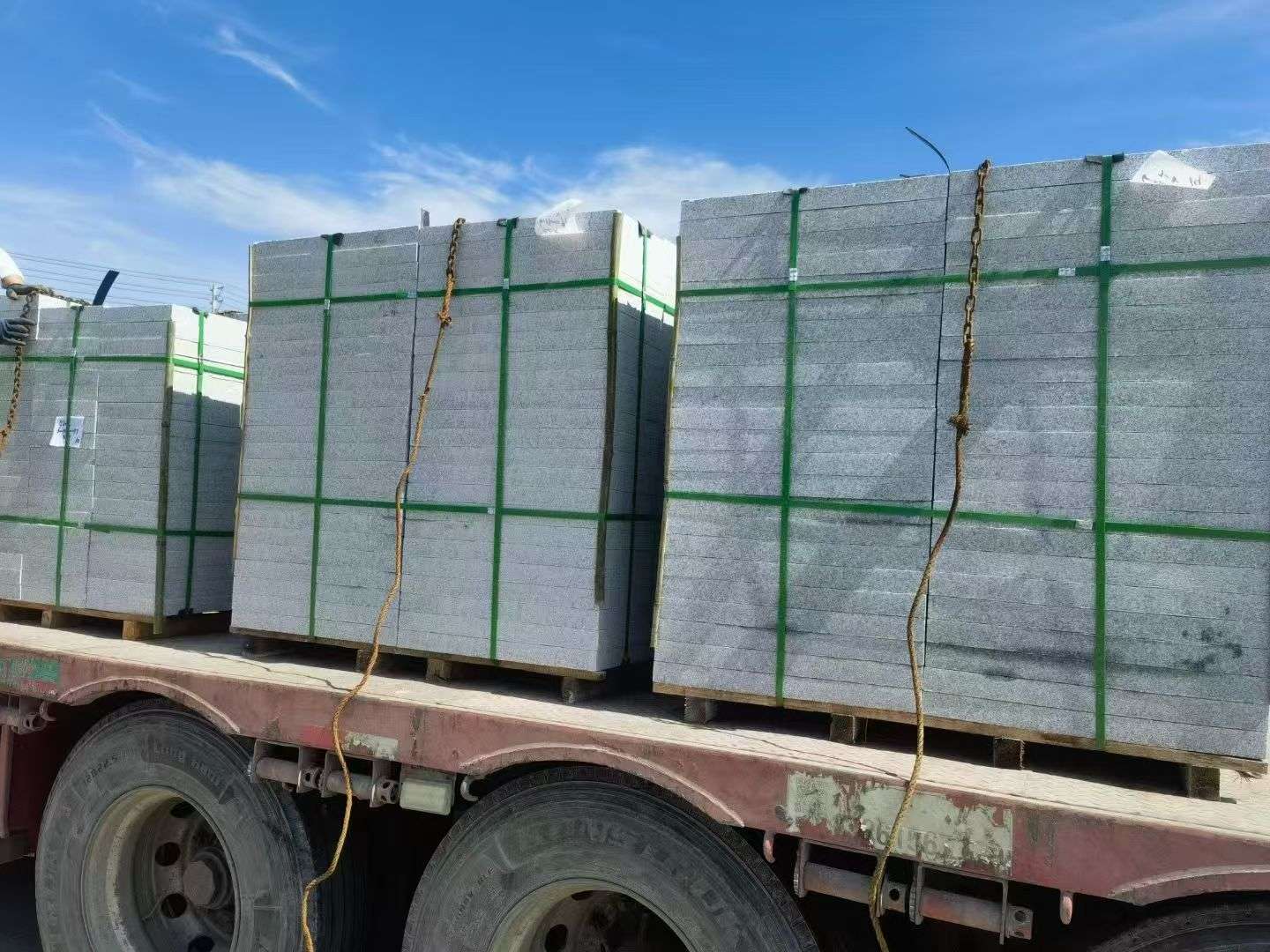 株洲 芝麻白花岗岩地铺石装车日常