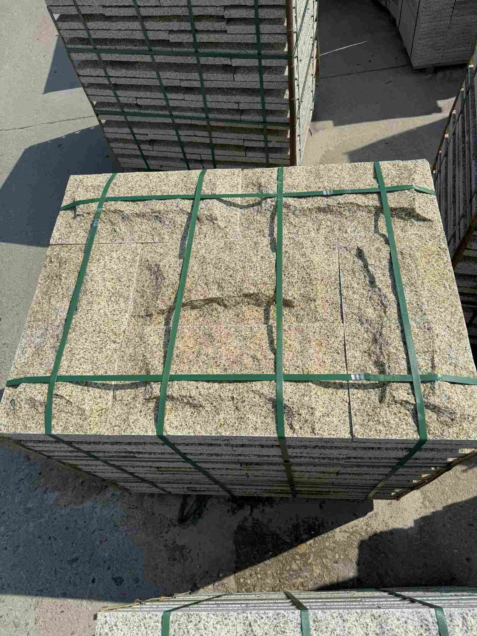 株洲 黄金麻花岗岩石材自然面蘑菇石成品