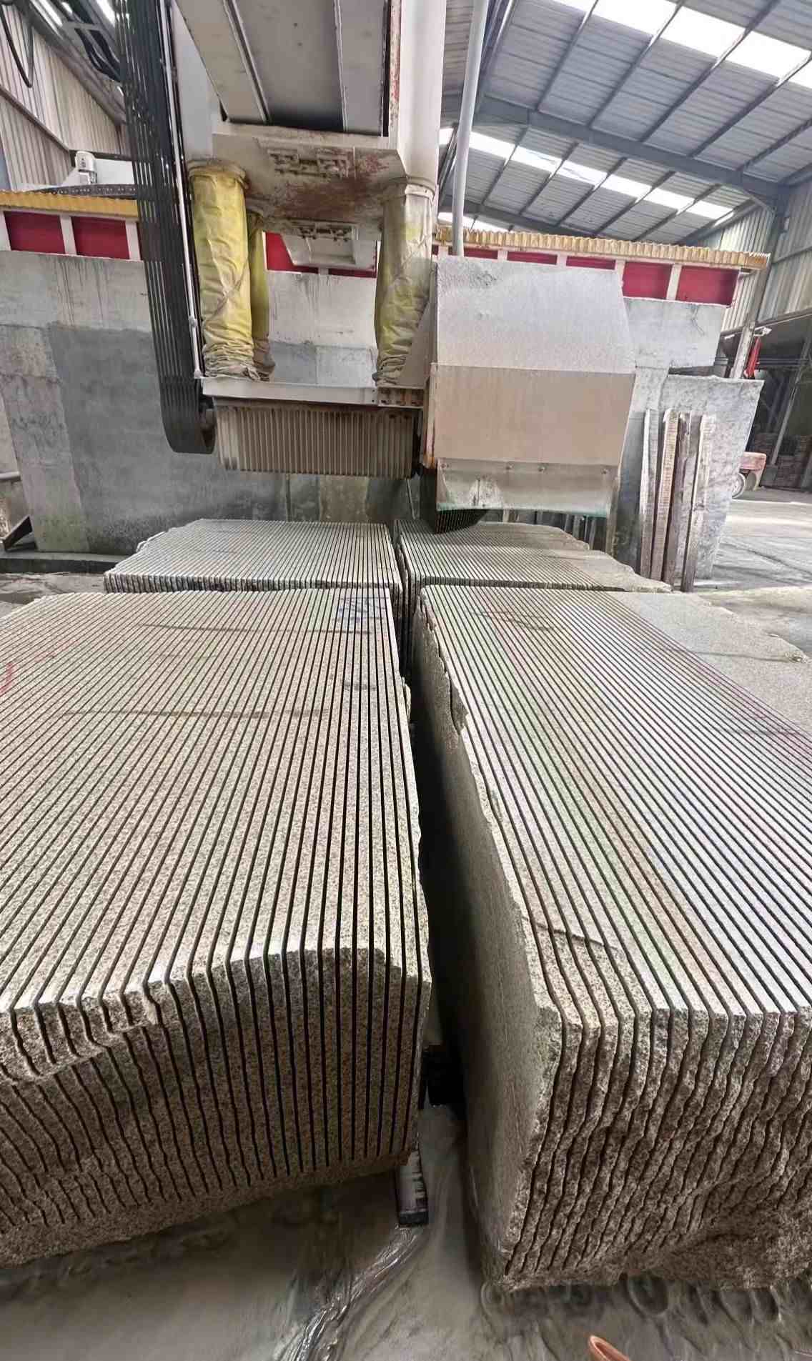 株洲 车间生产日常，黄金麻白麻花岗岩