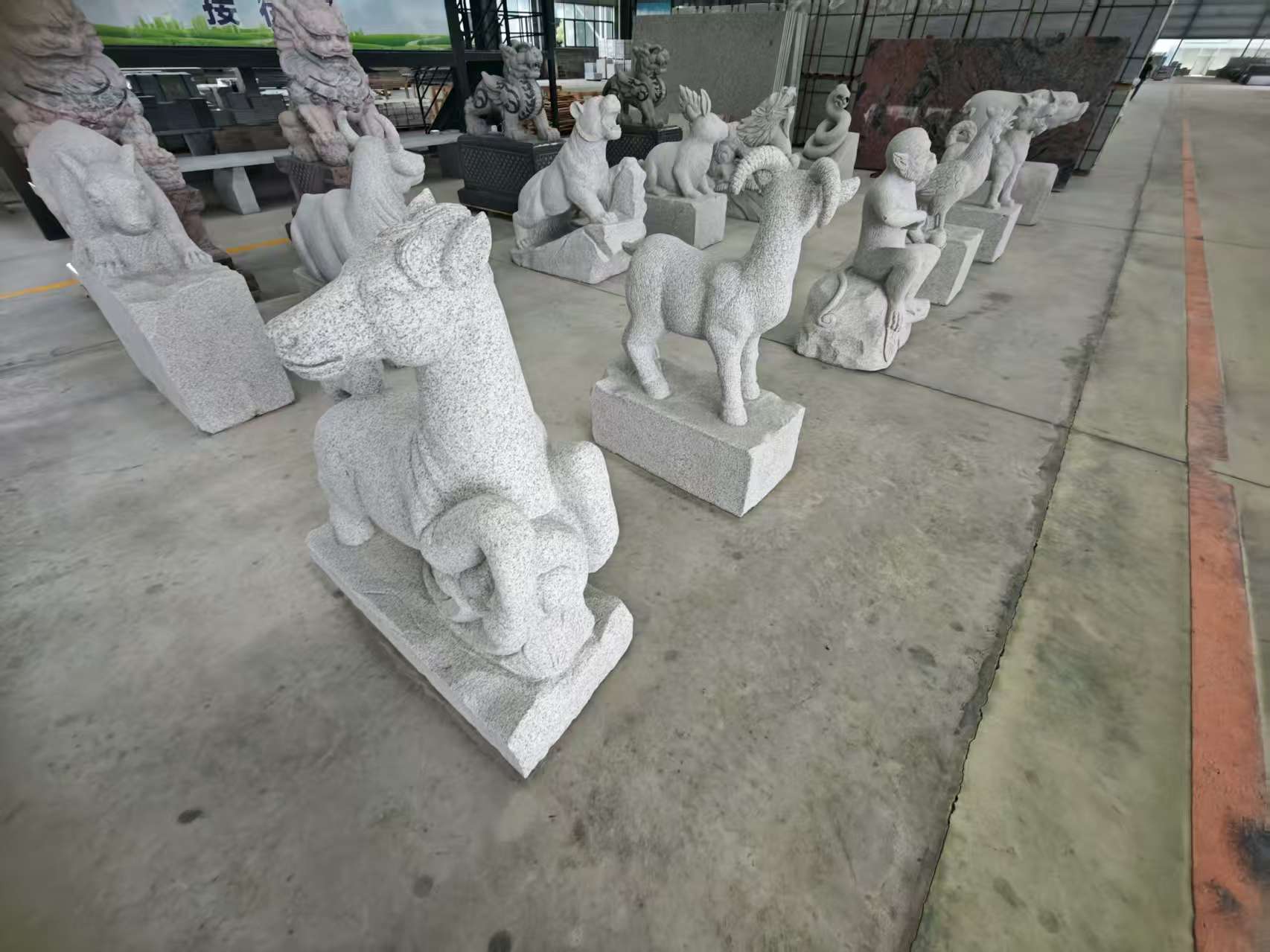 株洲 芝麻白花岗岩造型立体雕刻——十二生肖