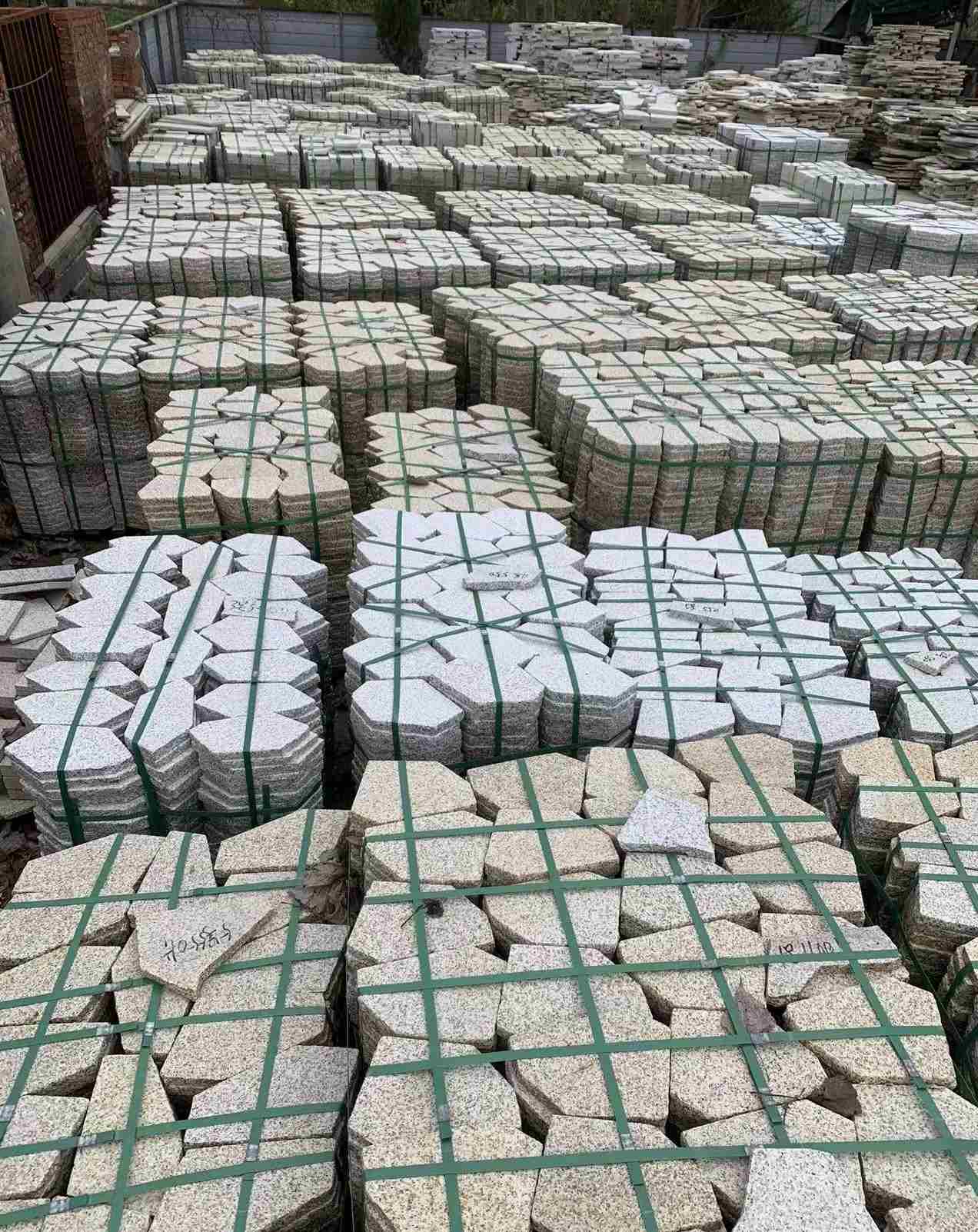 株洲 黄金麻白麻花岗岩荔枝面地铺石(冰裂纹)