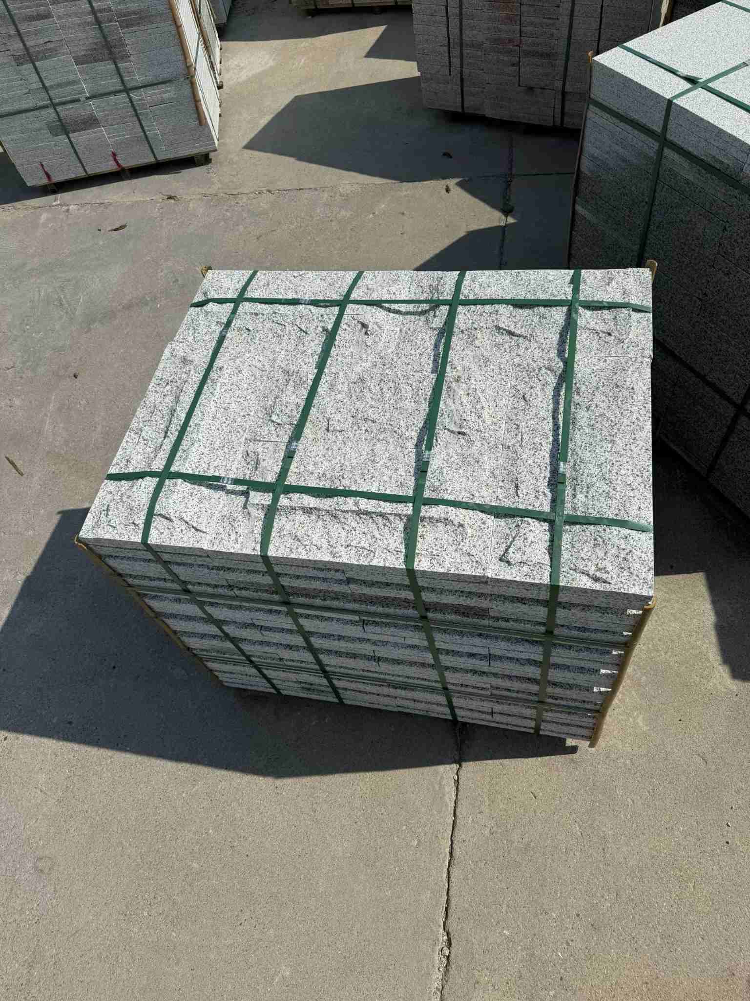 株洲 白麻花岗岩石材自然面蘑菇石成品