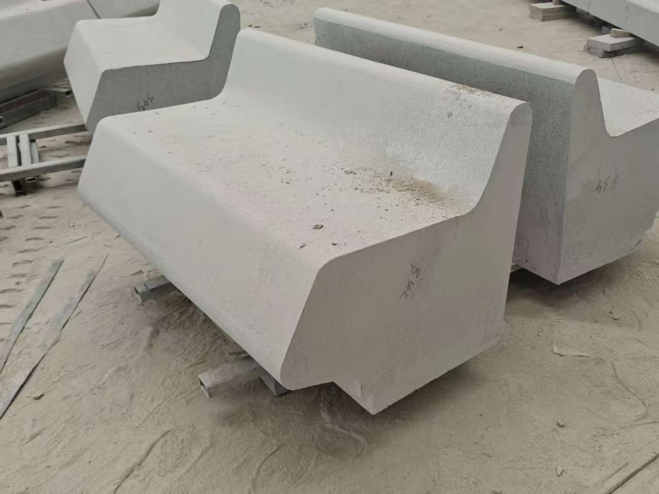 株洲 芝麻白花岗岩异形坐凳，石凳