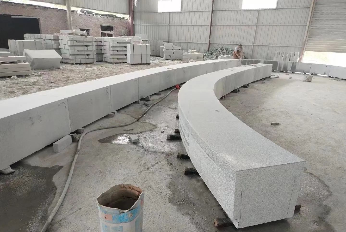 株洲芝麻白花岗岩石板材 园林光面弧形坐凳